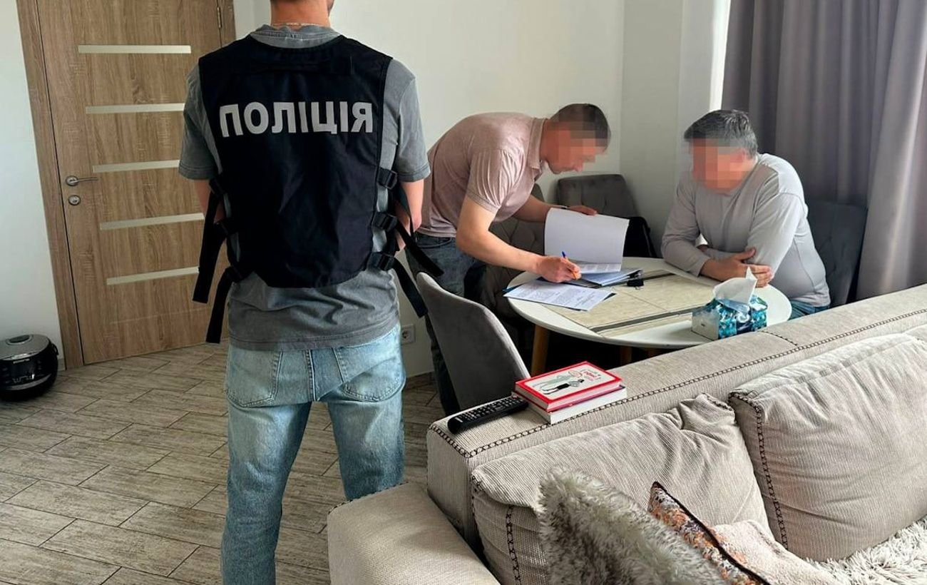 Бывшего главу Минкульта Карандеева подозревают в содействии выезду за границу