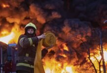 В Чернобыльской зоне после атаки дронов продолжаются пожары, дым может добраться до Киева
