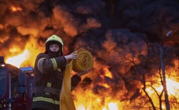 В Чернобыльской зоне после атаки дронов продолжаются пожары, дым может добраться до Киева