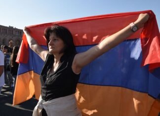 Курс на РФ или Запад? В Армении стартовали решающие парламентские выборы