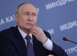 Путин признал «определенный дефицит»: в Крыму запас горючего остался на несколько дней