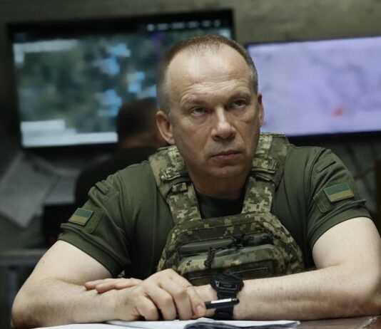 Враг давит на Константиновку, не считаясь с потерями, — Сырский