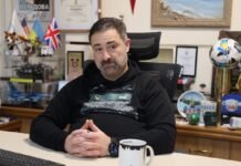 Почему Зеленский отправил орден в Польшу не через «Укрпочту»: есть три причины