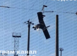 В Одессе в проводах запутался вражеский дрон: Укрзализныця сообщает о задержке поездов, — ФОТО