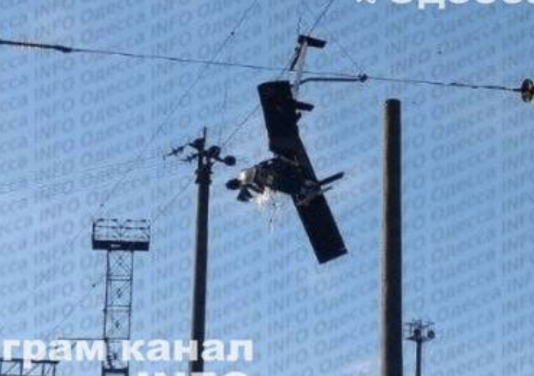 В Одессе в проводах запутался вражеский дрон: Укрзализныця сообщает о задержке поездов, — ФОТО