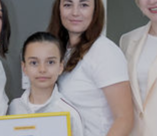 Девочка из Одесщины, потерявшая ногу из-за ракетного удара, получила квартиру в Киеве