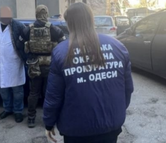 Одесского офтальмолога обвиняют в «торговле отсрочками»