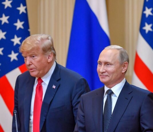 Трамп поговорил с Путиным, отправит посланников в Москву: что говорит Кремль о звонке