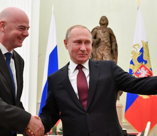 Вернутся ли клубы и сборные РФ к международным соревнованиям: СМИ рассказали о планах ФИФА и УЕФА