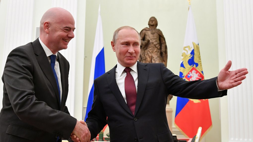 Вернутся ли клубы и сборные РФ к международным соревнованиям: СМИ рассказали о планах ФИФА и УЕФА