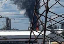 Украинские дроны ударили по НПЗ в Перми: горят главные технологические колонны (видео)