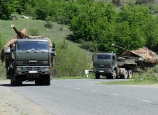 Россия перебрасывает войска через Мариуполь, маскируя колонны под гражданские автомобили
