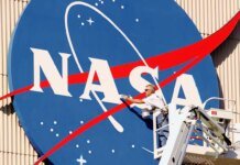 NASA выделило более $590 млн трем компаниям на лунные посадочные модули