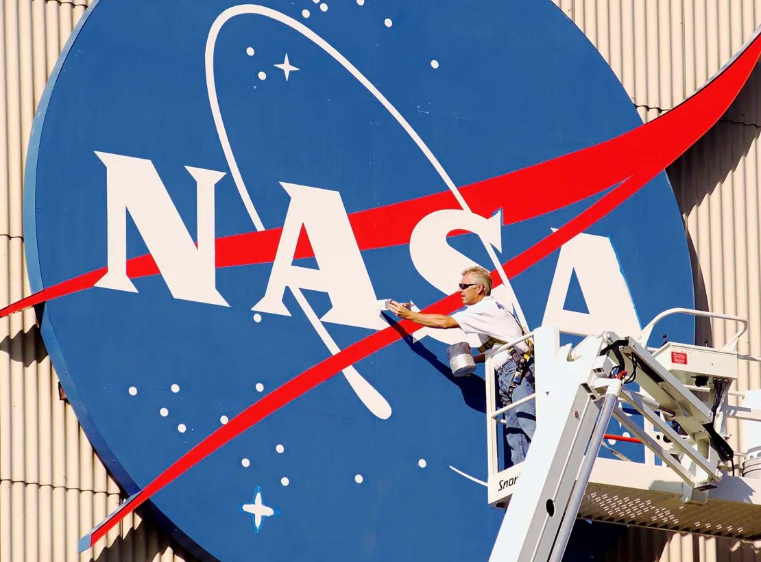 NASA выделило более $590 млн трем компаниям на лунные посадочные модули