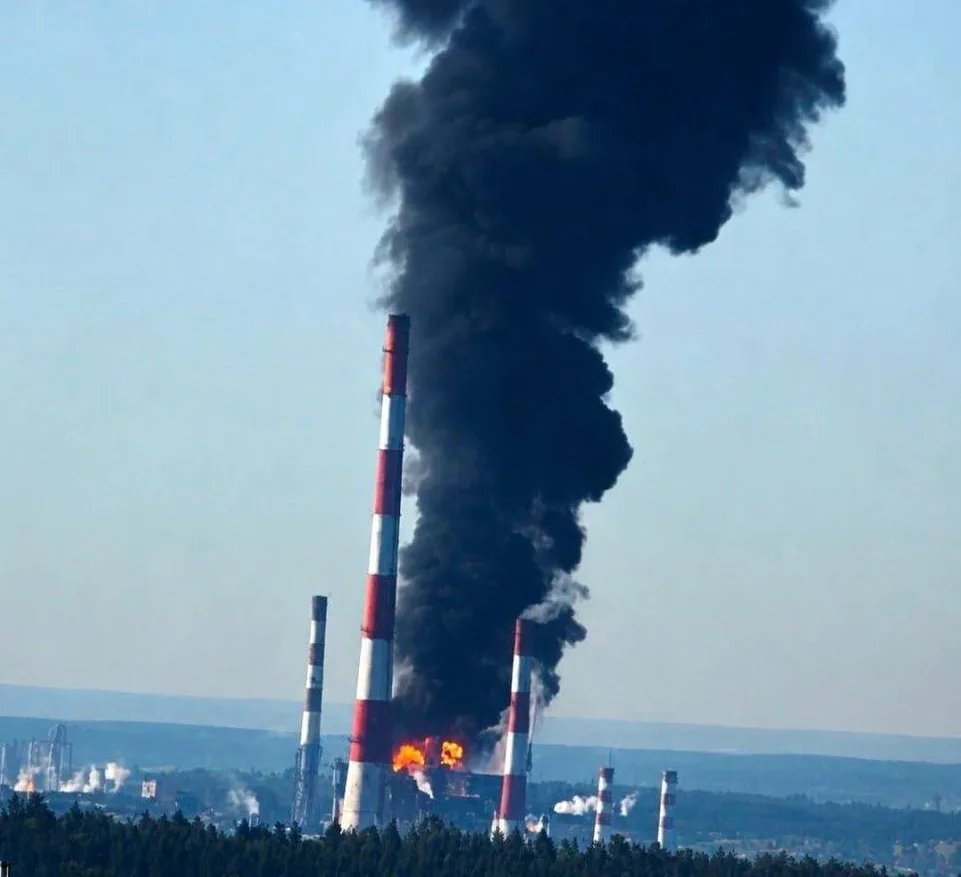 Экономика России держится из последних сил, Кремль уже не может скрывать последствия украинских атак