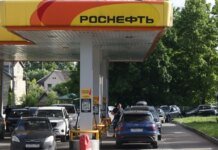 Топливный шок: цены на бензин в России выросли на 20% за год — СЗР