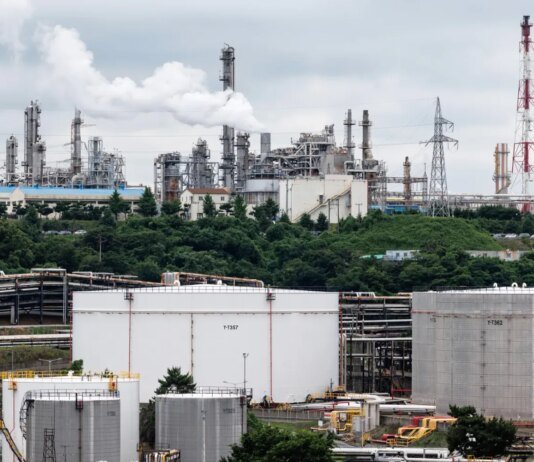 Нефть подешевела после решения ОПЕК+ увеличить добычу