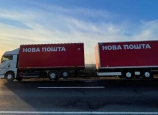 В Днепре в результате вражеской атаки поврежден терминал "Новой почты"