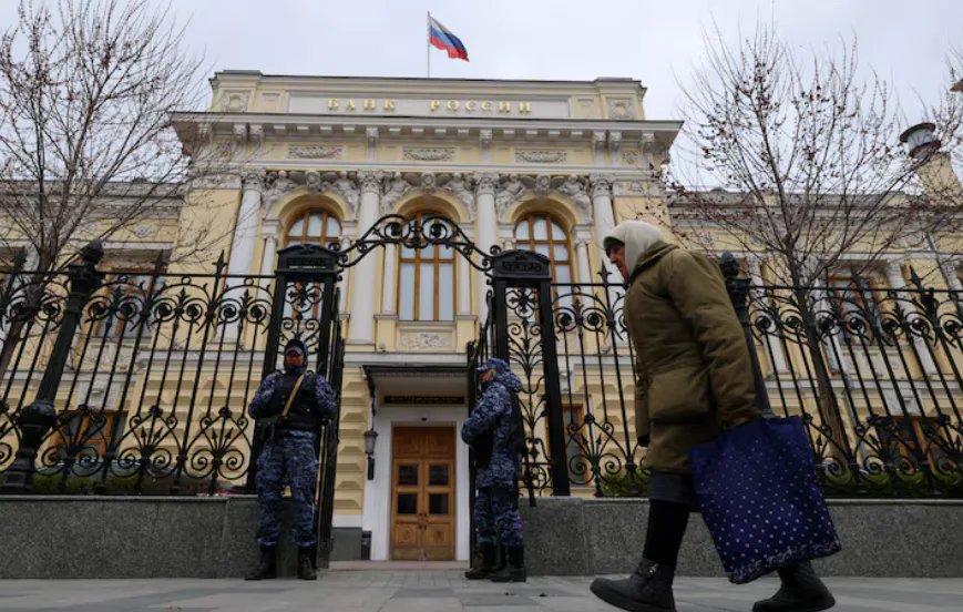 Европейская разведка предупредила о риске "взрывного" банковского кризиса в России из-за войны