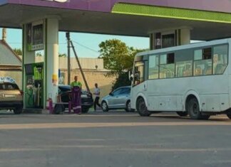 Топливный кризис в Крыму парализует общественный транспорт из-за очередей на заправках — ЦНС
