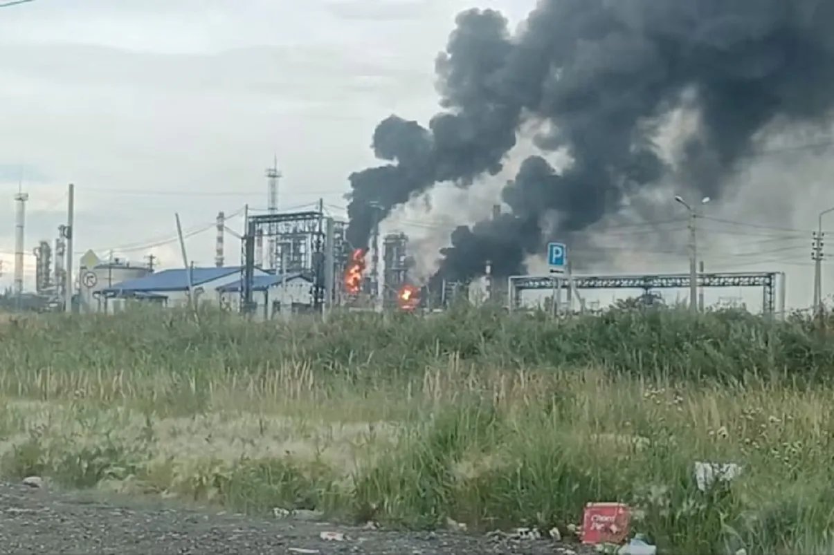 Удары украинских БПЛА вывели из строя до 40% нефтеперерабатывающих мощностей РФ — Financial Times
