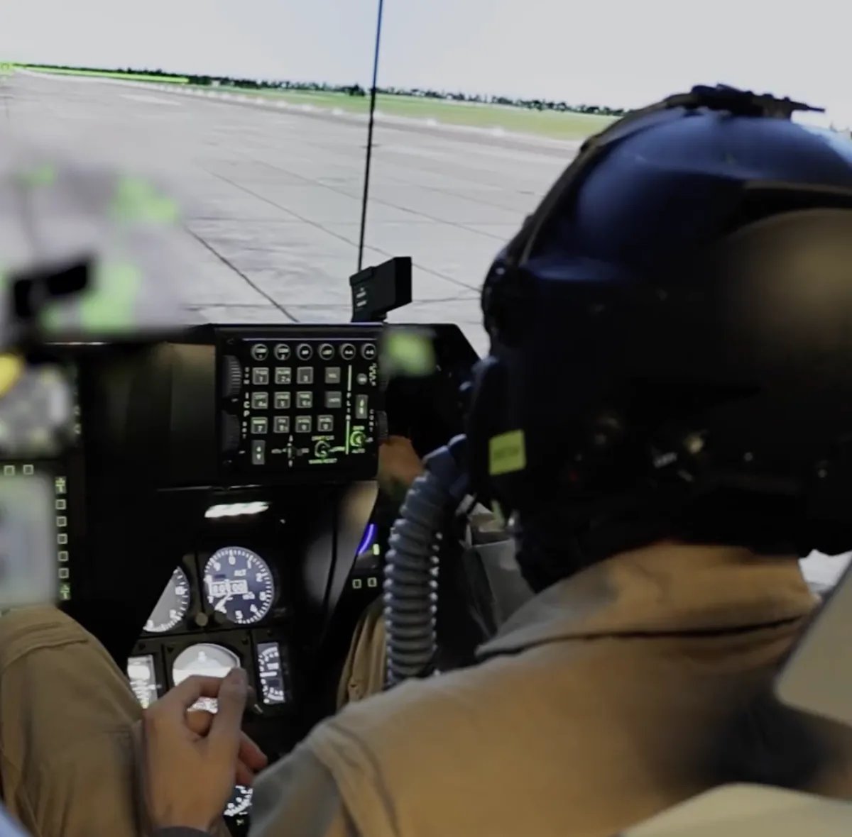 Украина получила новые мобильные тренажеры F-16