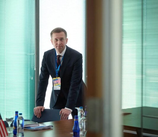 Корецкий представил фракции "Слуга народа" видение работы правительства, его опыт считают полезным — Арахамия