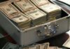 Самые богатые россияне вывезли миллиарды долларов за границу из-за страха за экономику — Bloomberg
