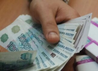 россияне массово переходят на наличные из-за войны, отключения интернета и роста налогов