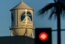 Суд в США продлил паузу в сделке Paramount и Warner Bros. на $110 млрд