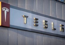 Акции Tesla упали почти на 15% после слабого финансового отчета