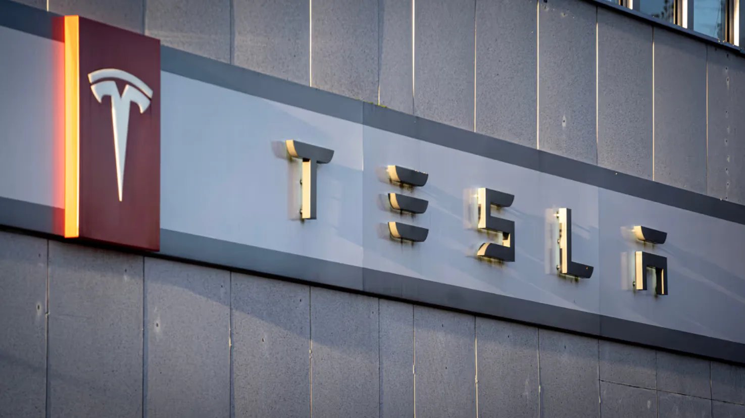 Акции Tesla упали почти на 15% после слабого финансового отчета