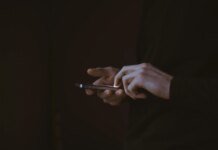 В Facebook и Instagram нашли рекламу из Китая ИИ-приложений, "обнажающих" людей, несмотря на запрет — СМИ
