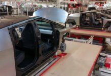 Tesla подала иск к поставщику Cybertruck, который фактически заблокировал производство
