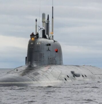 Россия спустила на воду атомную субмарину "Ульяновск", способную нести до 40 ракет "Калибр" или 32 "Циркона"