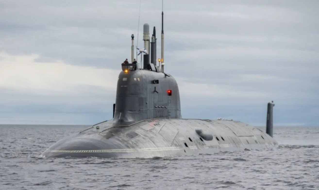 Россия спустила на воду атомную субмарину "Ульяновск", способную нести до 40 ракет "Калибр" или 32 "Циркона"