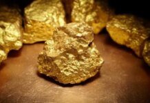 Золото подорожало после решения ФРС сохранить процентные ставки без изменений