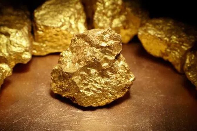 Золото подорожало после решения ФРС сохранить процентные ставки без изменений