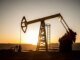 Нефть подорожала более чем на 1%, направляясь к росту за месяц