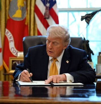 Трамп приостановил удары по Ирану ради дипломатии, — посол США