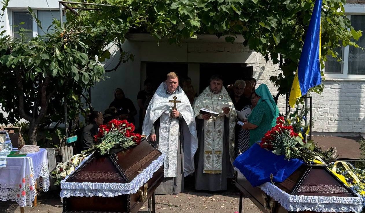 Думали, что вернутся живыми: в Киевской области попрощались с убитыми братьями Мосейчук (видео)
