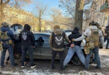 Угрожали ножом и избивали: в Одессе будут судить группу рэкетиров