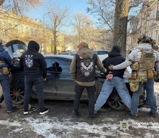 Угрожали ножом и избивали: в Одессе будут судить группу рэкетиров