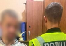 В Одессе мужчина сорвал и попрал государственный флаг: ему сообщили о подозрении
