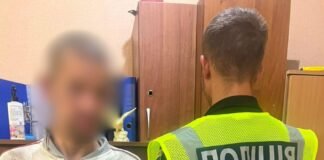 В Одессе мужчина сорвал и попрал государственный флаг: ему сообщили о подозрении