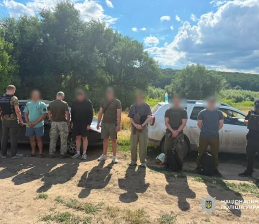 Перевозил мужчин до границы и хранил гранаты: в Одесской области разоблачили военного