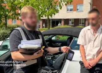 «Блатные» номера за $1900: в Одессе задержали пару, зарабатывавшую из-за Telegram
