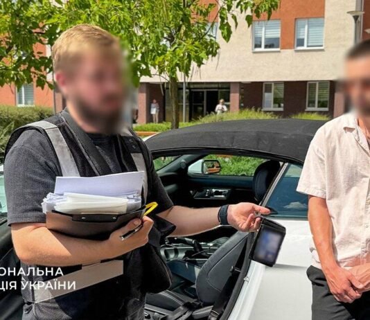 «Блатные» номера за $1900: в Одессе задержали пару, зарабатывавшую из-за Telegram
