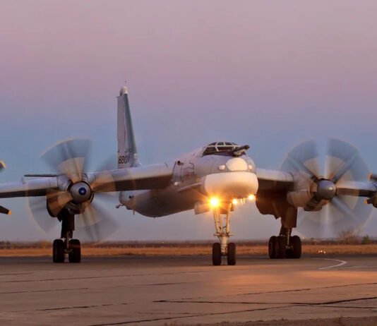 «Отбросил хвост»: появился спутниковый снимок поврежденного Ту-95 на аэродроме «Энгельс-2»