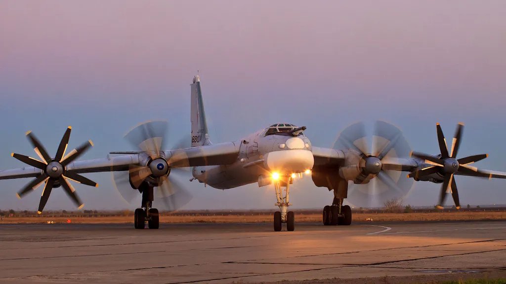 «Отбросил хвост»: появился спутниковый снимок поврежденного Ту-95 на аэродроме «Энгельс-2»